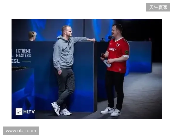 半场-玉昆暂3-0泰山 奥斯卡双响卡约闪击克雷桑中框+失误被断 半场-玉昆暂3-0泰山 奥斯卡双响卡约闪击克雷桑中框+失误被断